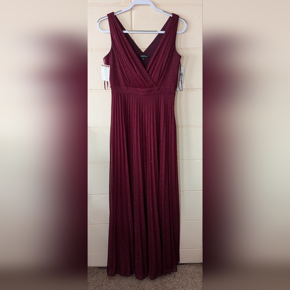 Onyx Nite Sleeveless V-Neck Cross Over Bodice Long Dress Gown Sparkly Burgundy